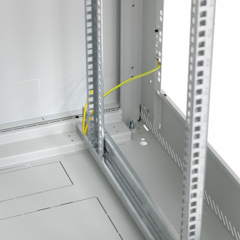 Samostoječi kabinet Triton 22U 1080 600x900, siv, sestavljen