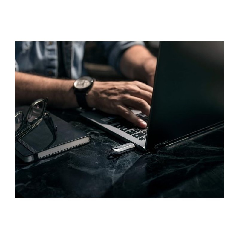 USB ključek 256GB SanDisk Ultra Luxe, SDCZ75-256G-G46